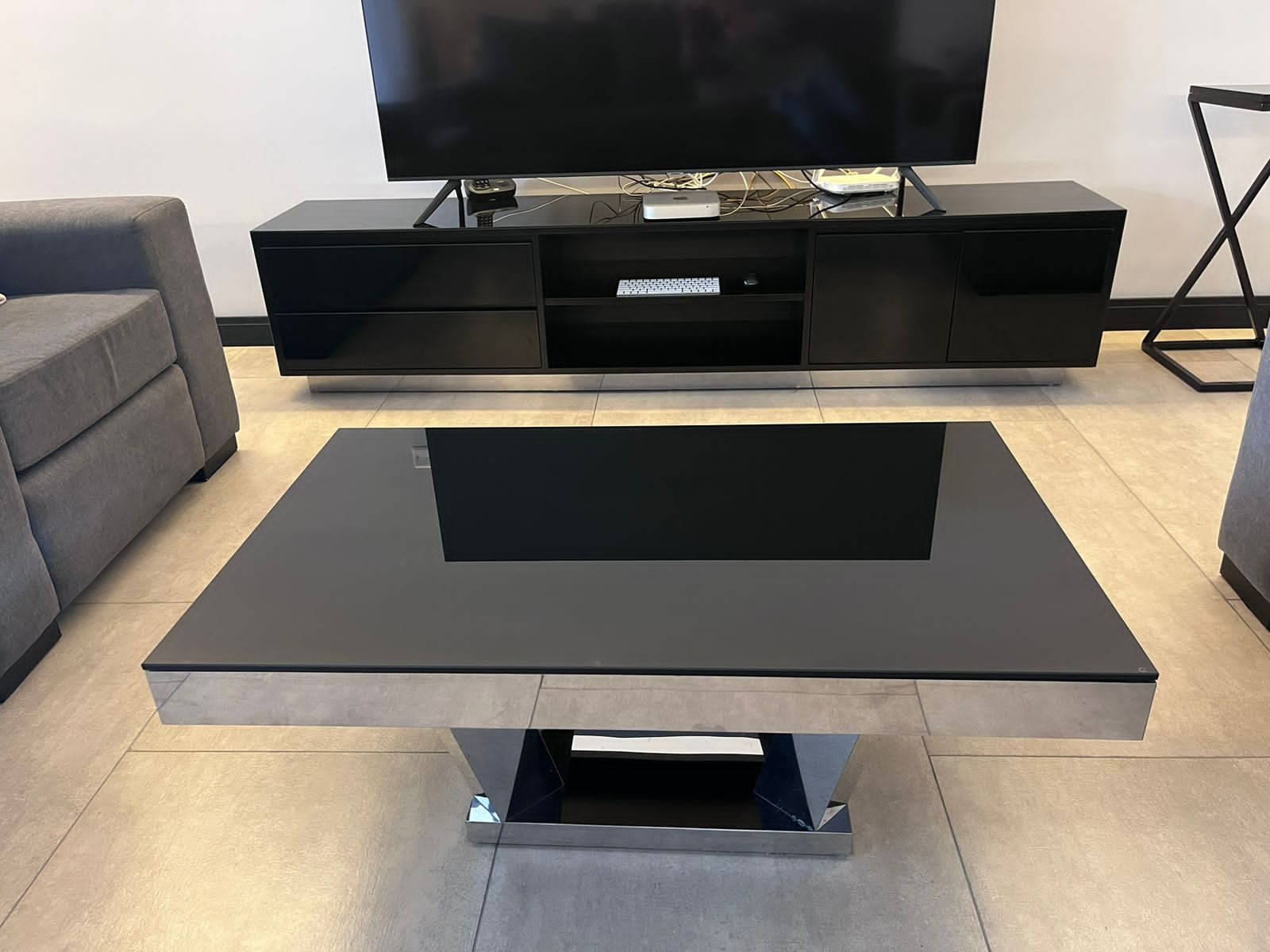 Mesa baja laqueada